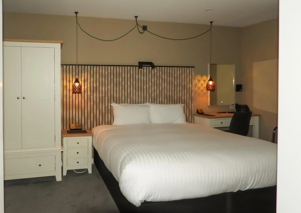 South Lawn Hotel