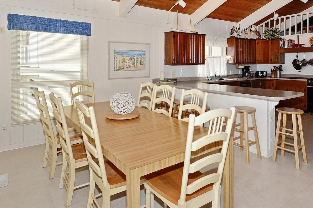 706 S.ocean Dr. S.b. by Long & Foster