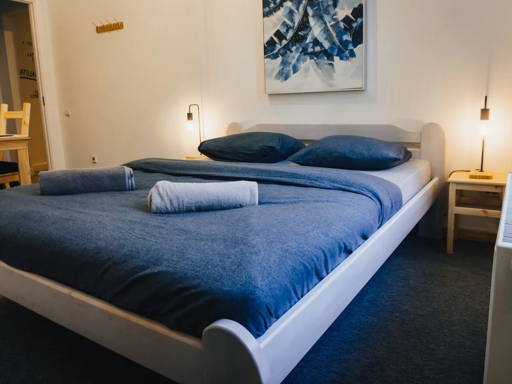 Lighthouse Hostel & Rooms