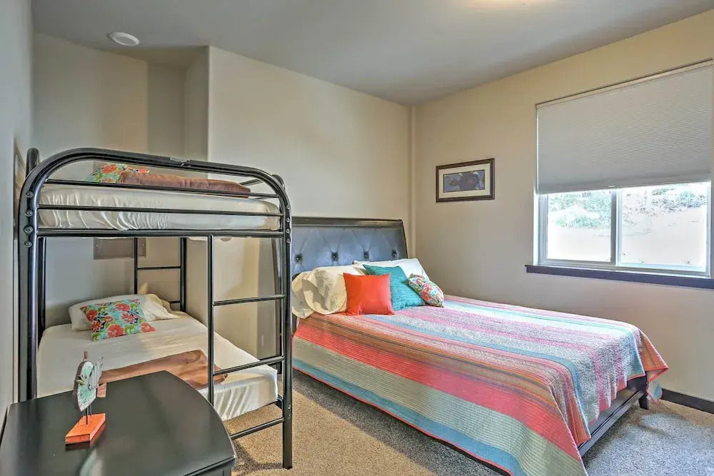 Cozy Manson Condo on Lake Chelan w/ Pool Access!