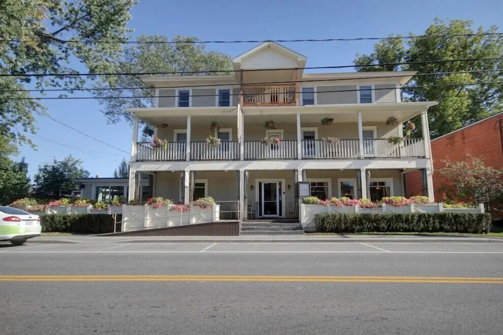 Auberge Ayers Cliff