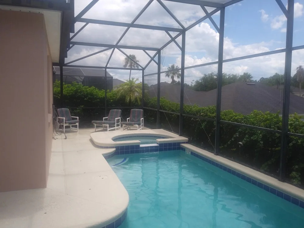 Gorgeous 4 Bed Home with Private Pool And SPA in Disney Area - Cp147al