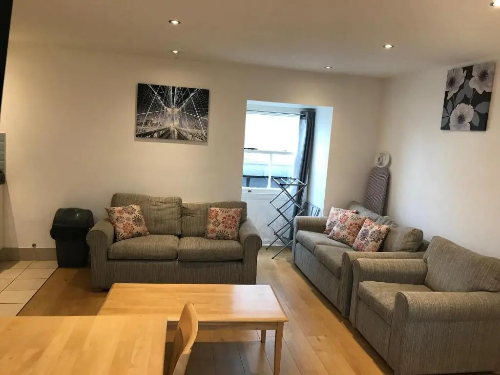 Spacious Two Double Bedrooms Flat, H 5
