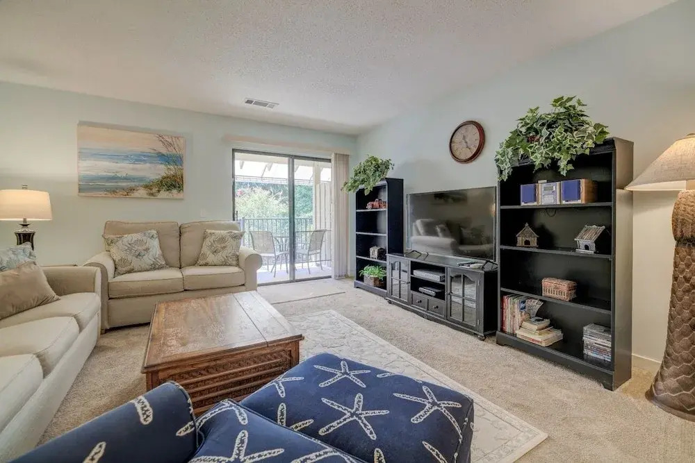 Escape to Hilton Head! Two Bedroom Villa Just A Short Walk To Beach! 2 Villa by Redawning