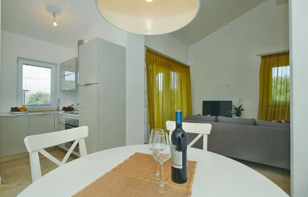 Nice Home in Vranici With Wifi and 2 Bedrooms