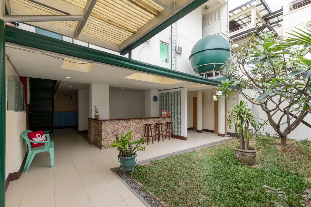 ZEN Rooms Basic 10th Ave Cubao