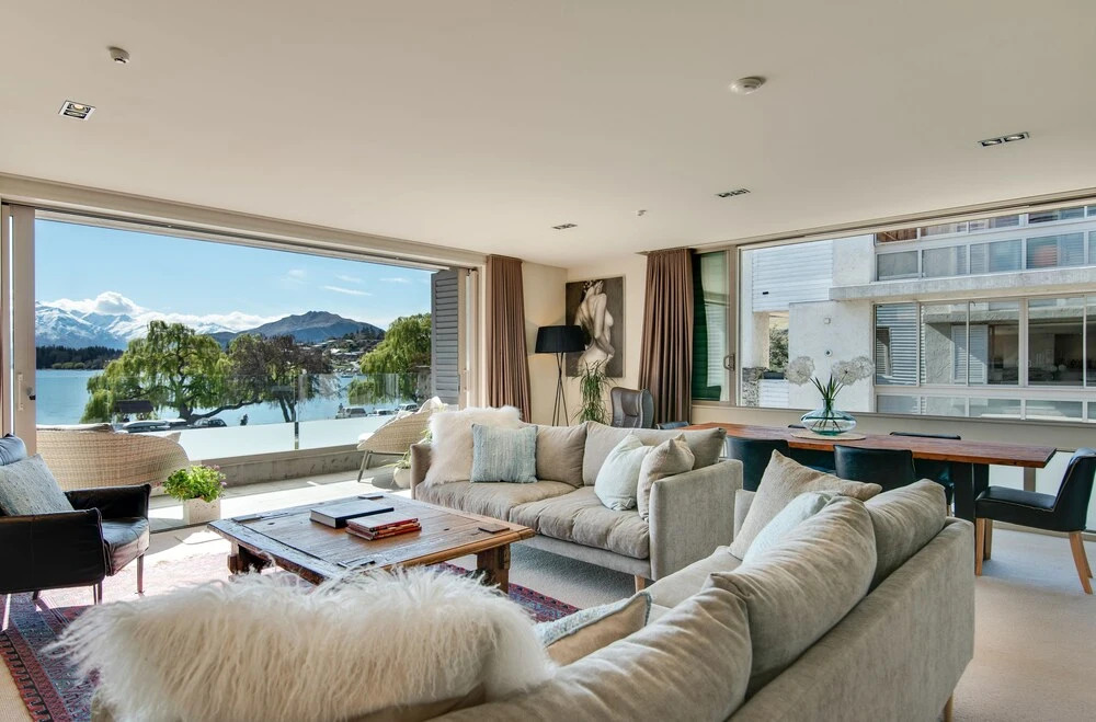 Ardmore Street Luxury Apartment