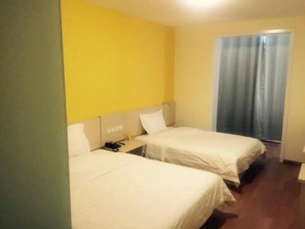 7Days Inn Chain Hotel (Tianjin Jiaotong Institute Caozhuang Subway Station)