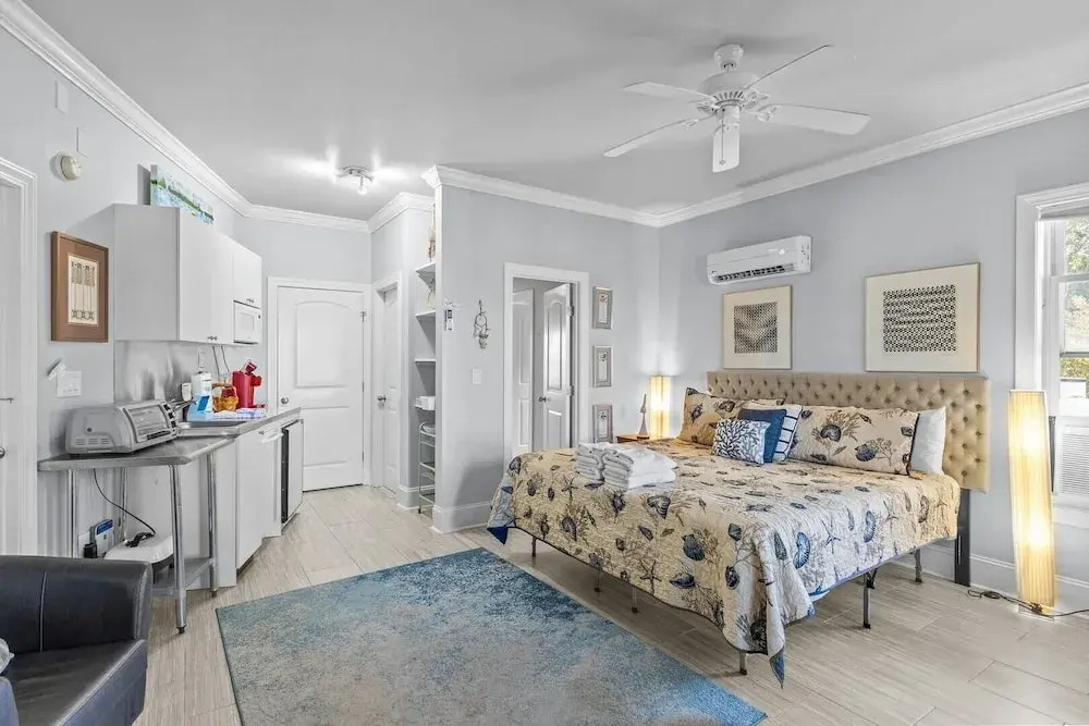 Bridgeview On Broad 1 Bedroom Home by RedAwning