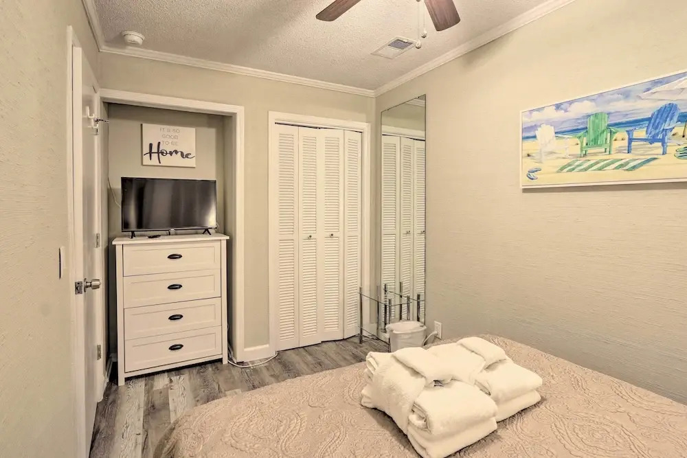 Resort Condo: Pools, Gym, Bar & Beach Access!