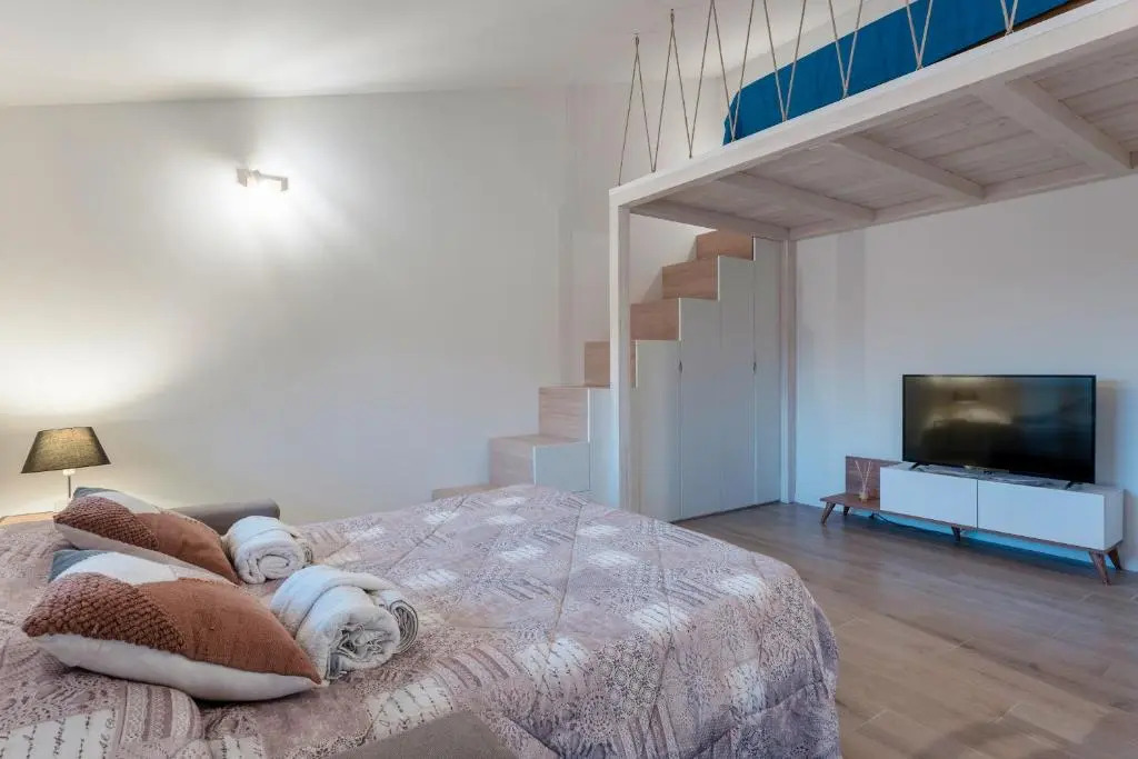 Casa Lugana 19 - monolocale con piscina direttamente a lago