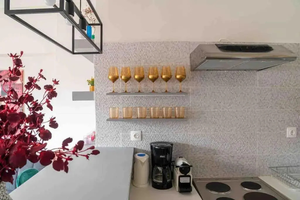 2BDR Boutique Full Apt in Plaka (BIG BALCONY)