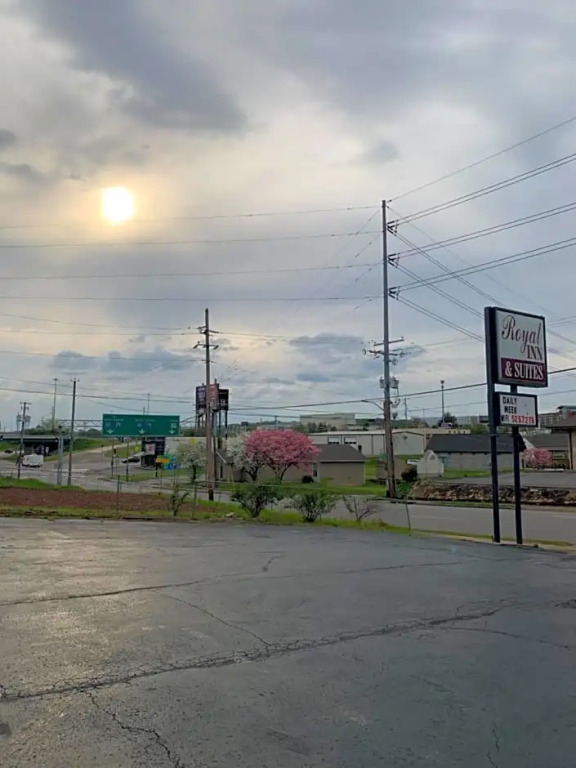 Royal Inn & Suites