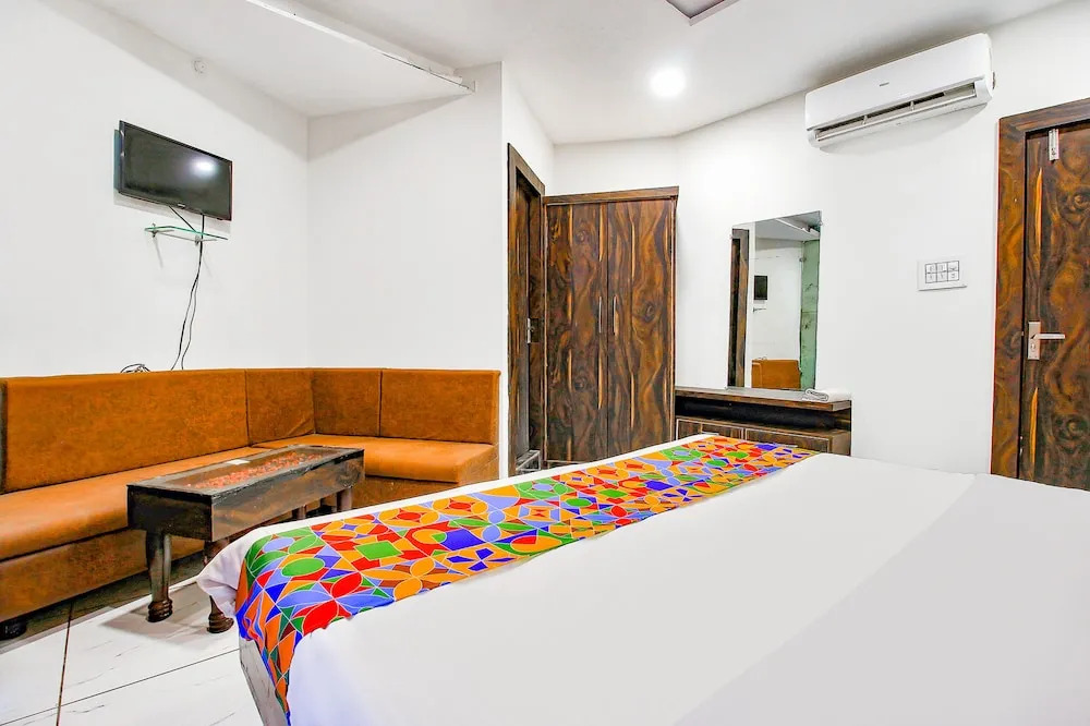 Hotel HTC By OYO Rooms