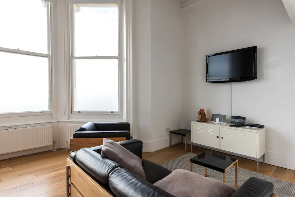 1 Bedroom Seafront Flat in Hove