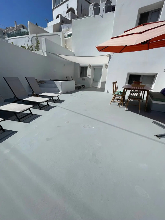 Thallos Cave House and Apartments