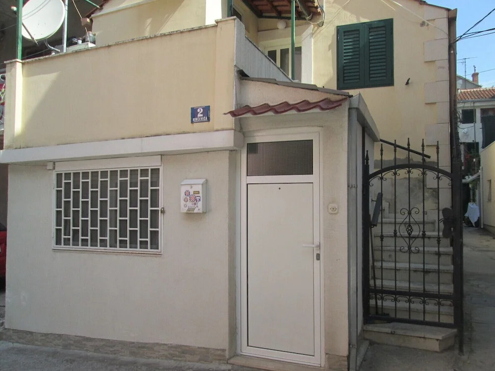 Homey 1-BR Apt
