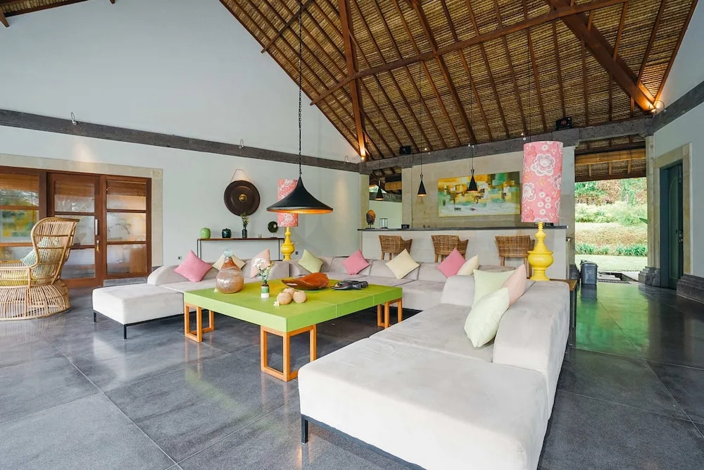 Villa Themma Jungle - Sumptuous 3BR Luxury Villa with Majestic Jungle View North of Ubud