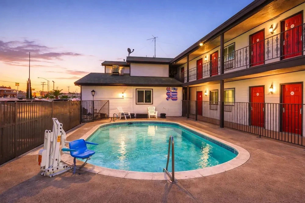 Avenida VIctorville by Aurelia