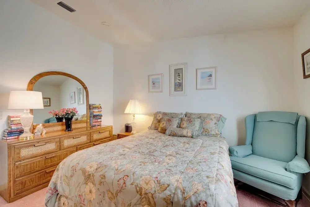 Lady Lake House with Lanai and Community Pool!