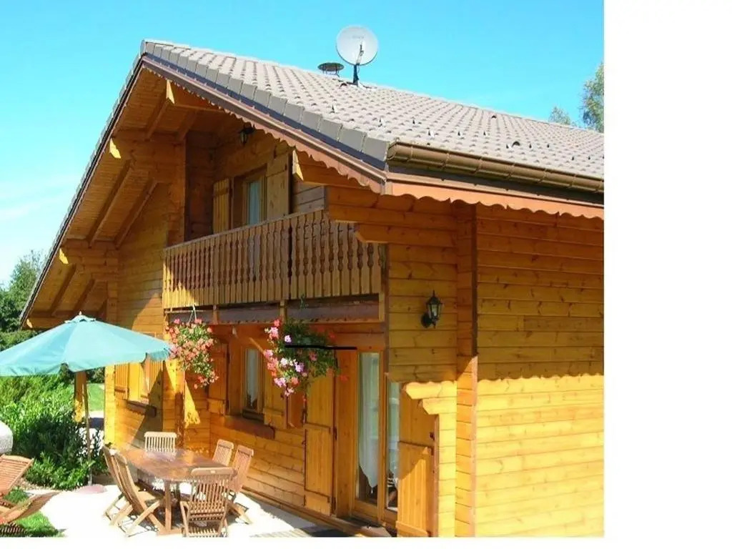 Chalet chaleureux avec sauna, terrain, terrasse et babyfoot à Saint-Nabord - FR-1-589-255