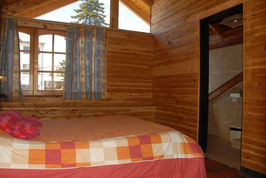 Periko´s Youth Hostel