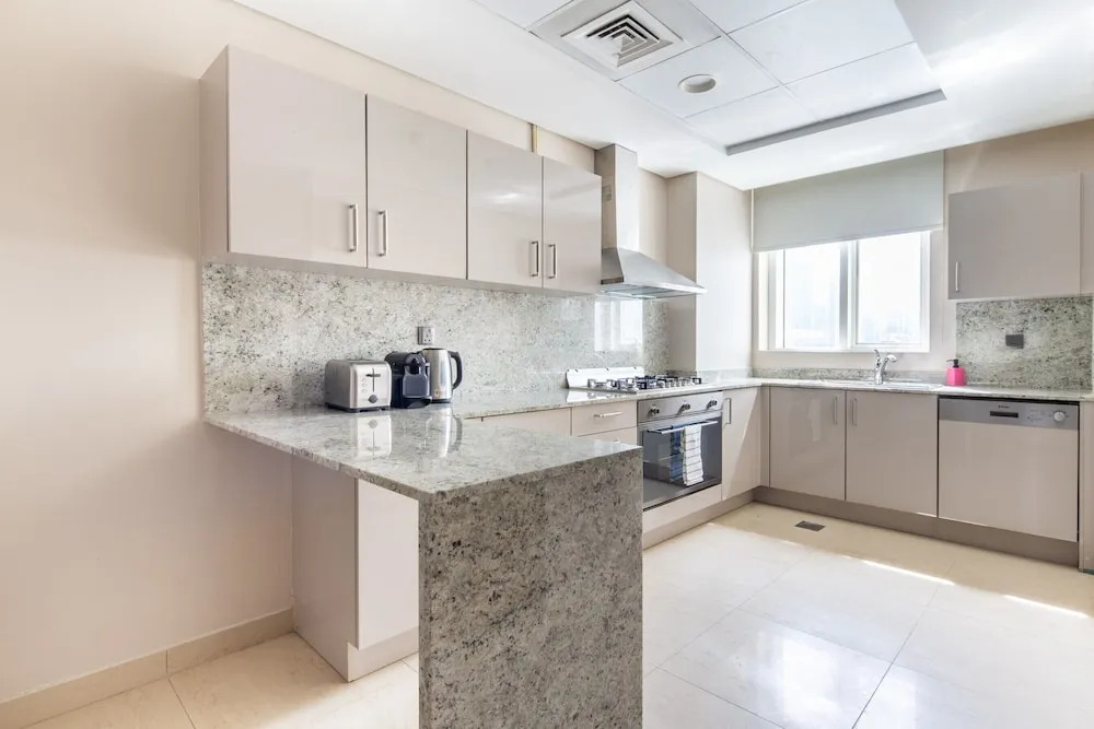 Modern Luxury Living in This 3BR Apt in Downtown Dubai