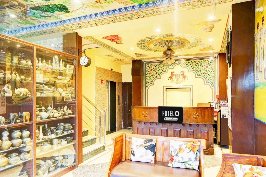 Townhouse Gangapole Amer Road