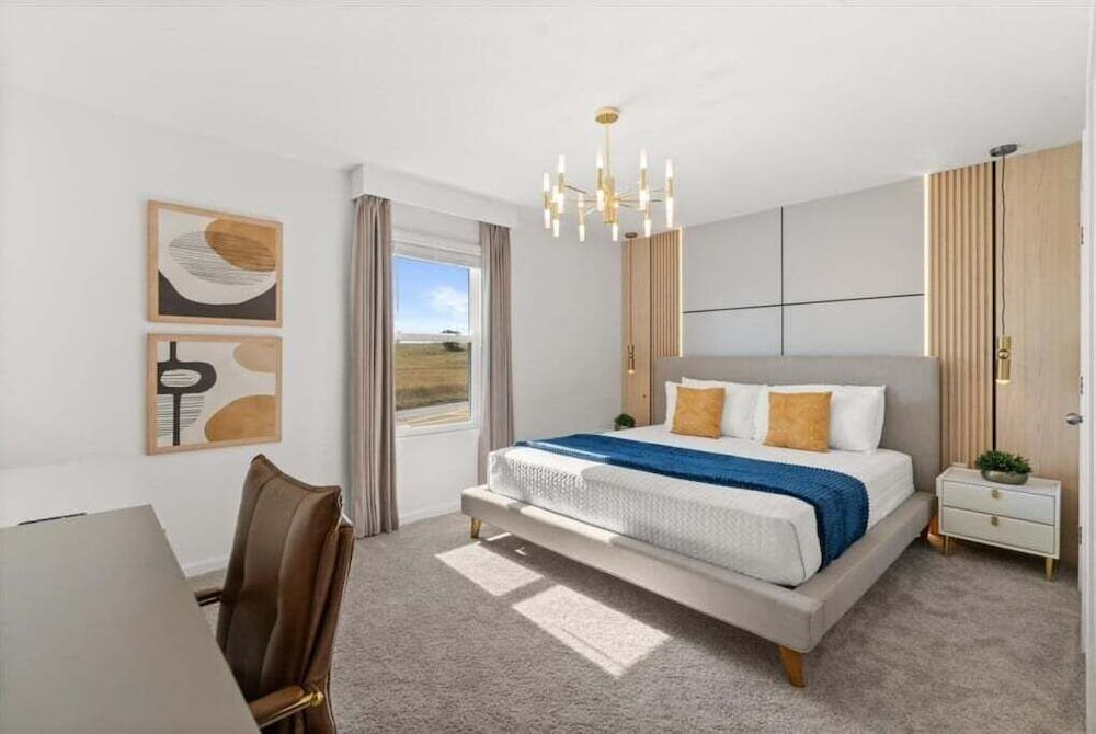 7 Bedrooms S / Solara Home