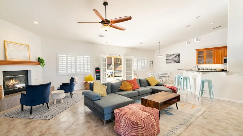 Hillside Desert House - Hot Tub, Fire Pit And Bbq! 3 Bedroom Home by RedAwning