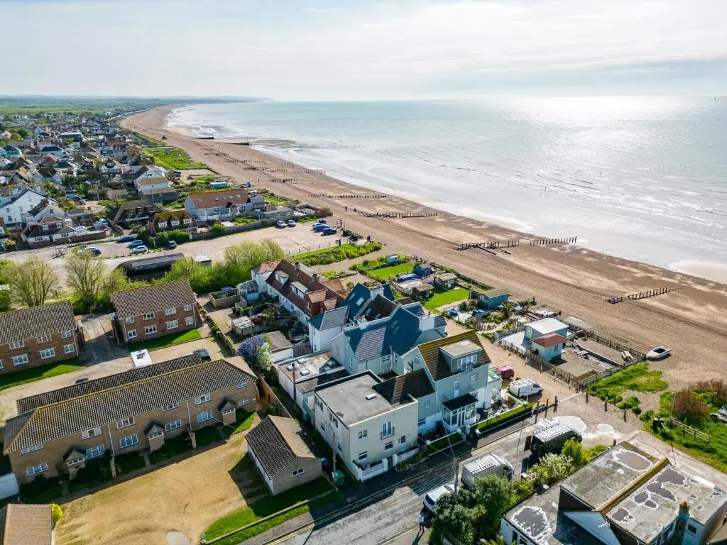 Warminster Apartment Bliss on the bay just a stone's throw away