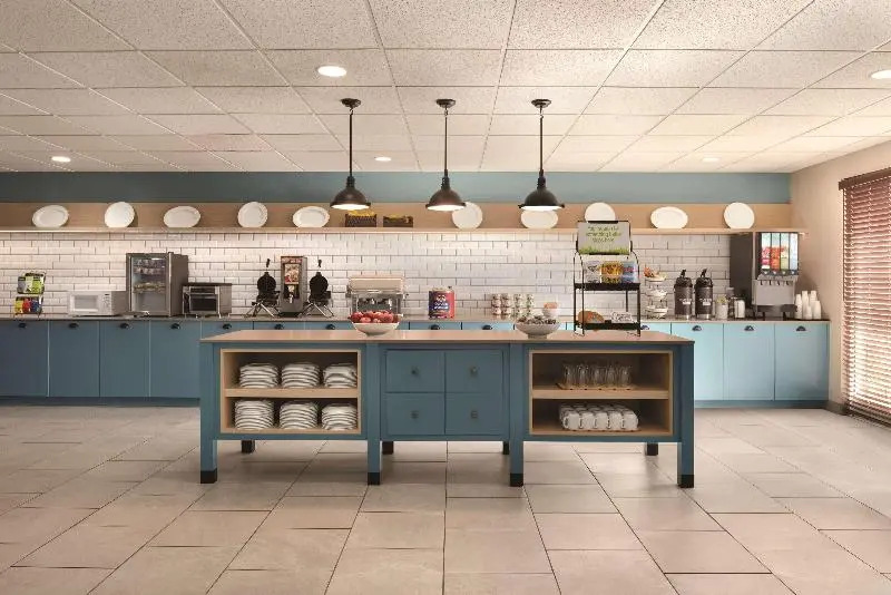 Country Inn & Suites by Radisson, Germantown, WI