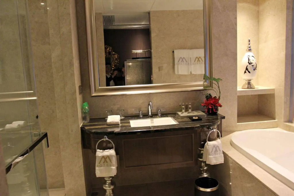 Modern Classic Hotel