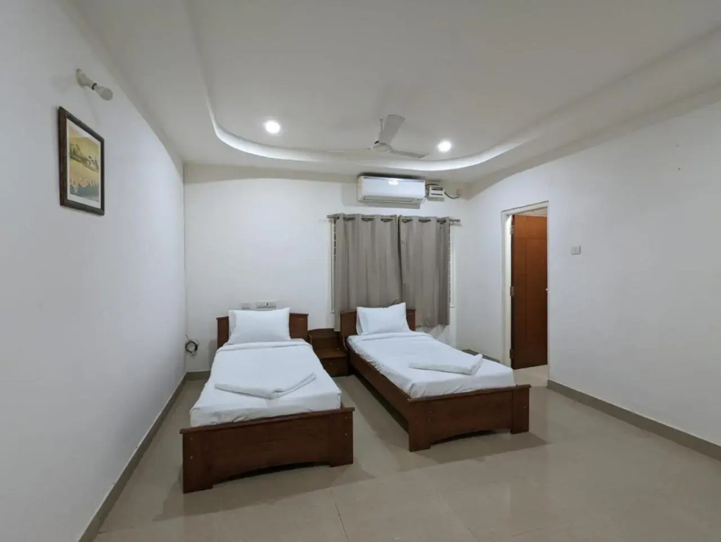 OYO 12459 SilverKey Gachibowli