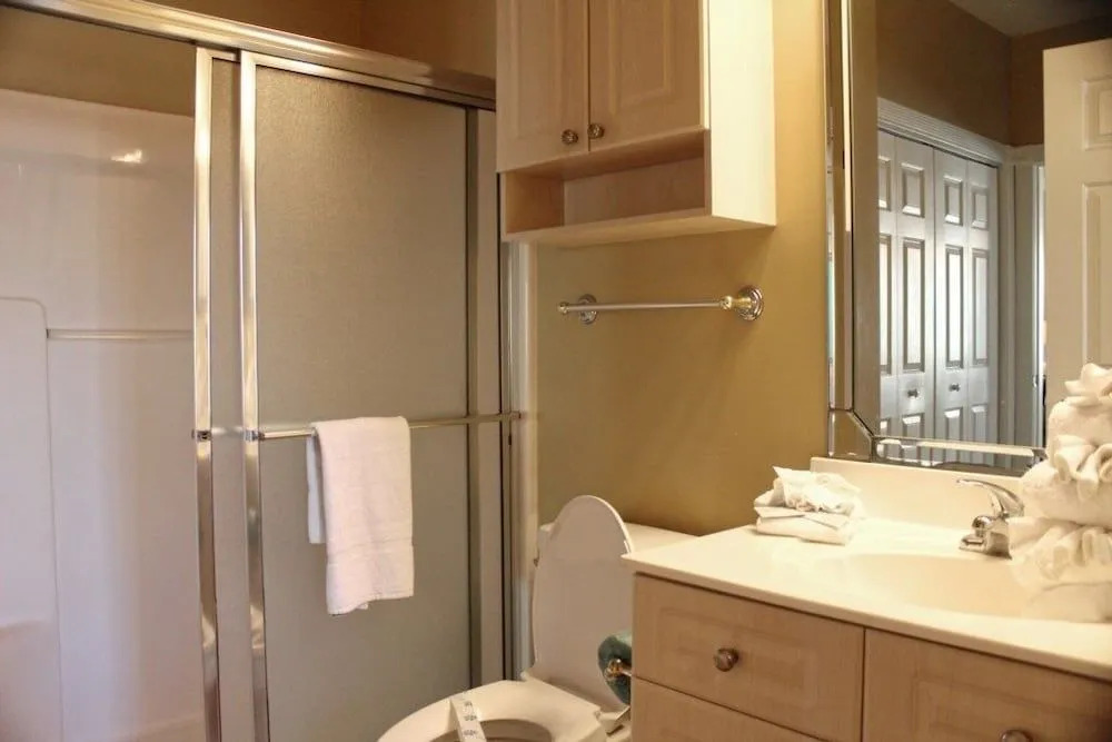 Magnolia Pointe 301 4883 3 Br condo by RedAwning