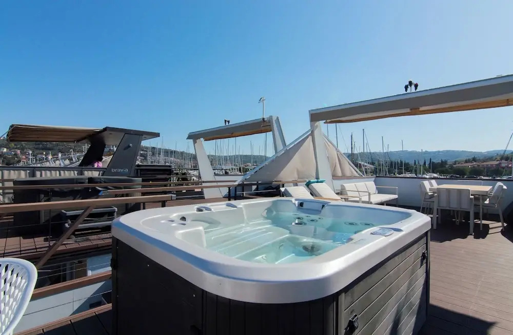 Eldamar Floating House