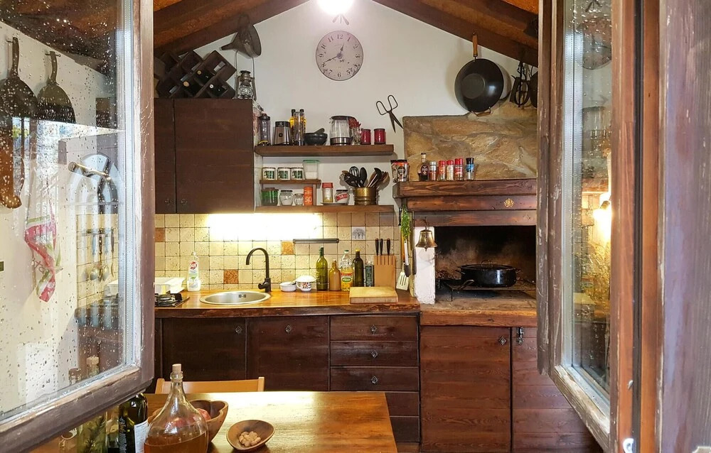 Amazing Home in Donje Sitno with Outdoor Swimming Pool, Hot Tub & 4 Bedrooms