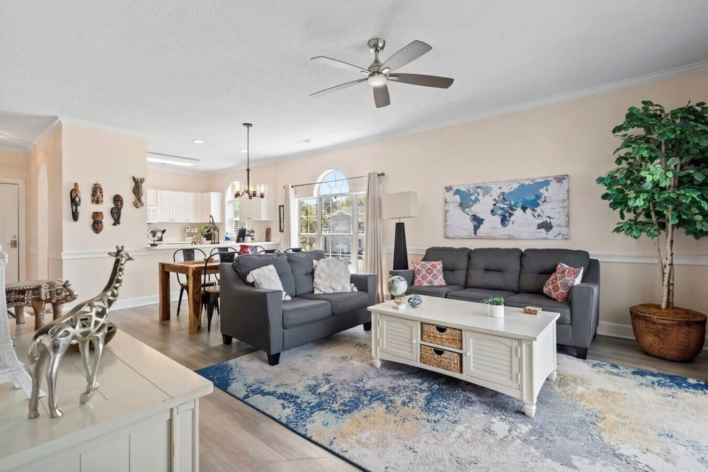 Travel the World Pet-friendly Global-themed Condo w/ Natural Light