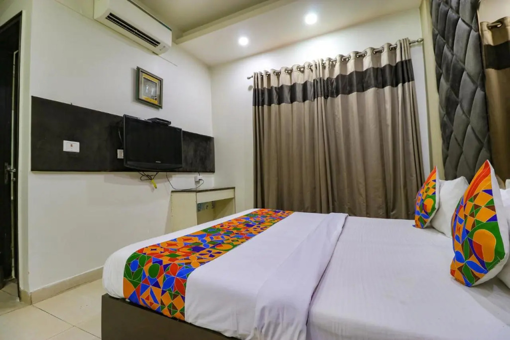 FabHotel Yug Villa