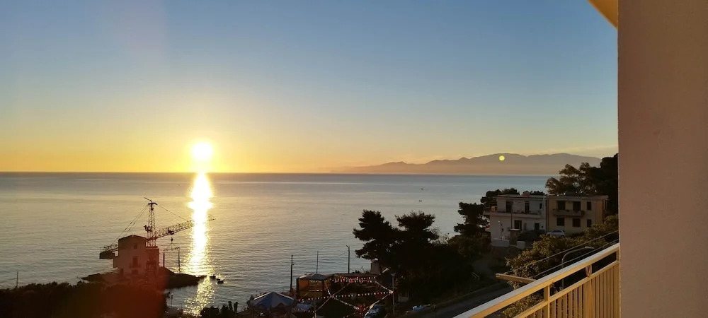 Seafront House Le Finestre Sul Mare With Balcony