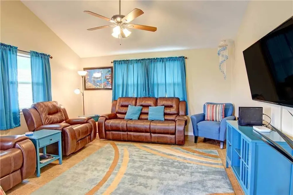 Dolphin House 3 Bedrooms 3 Bathrooms Home