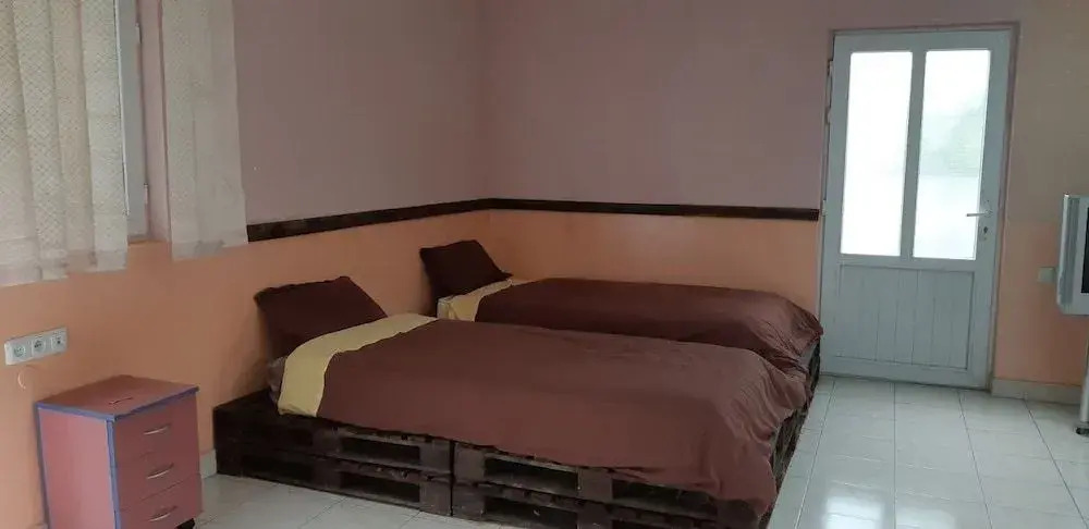 Full House Hostel