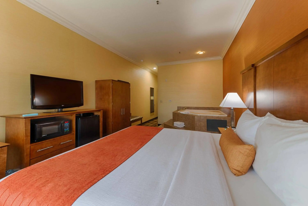 Best Western Plus Delta Inn & Suites