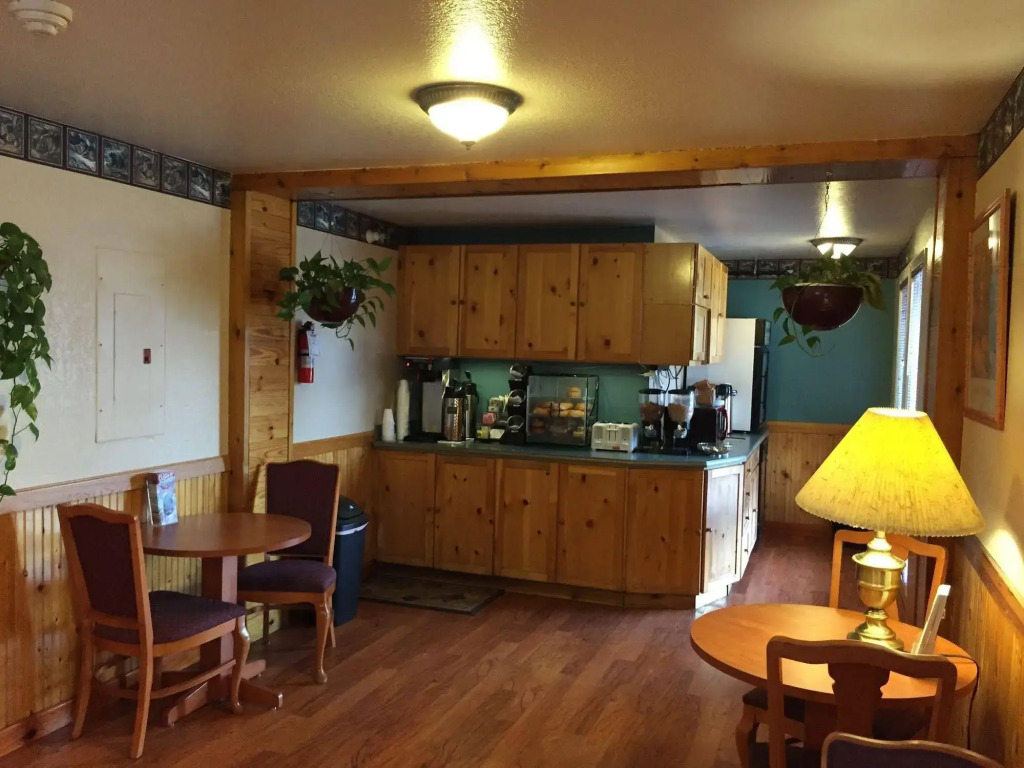 Long House Alaskan Hotel