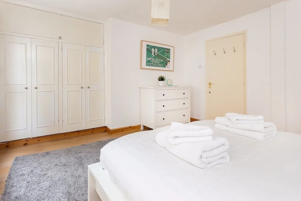 1 Bedroom Flat in Bayswater Accommodates 4