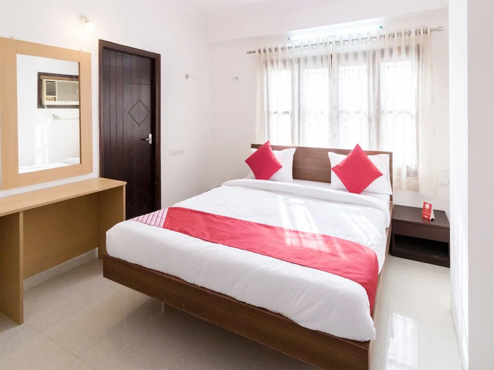 OYO Home 11410 Modern 3BHK Goverdhan Villas