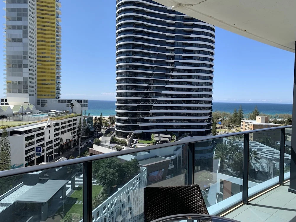 The Oracle Broadbeach 906