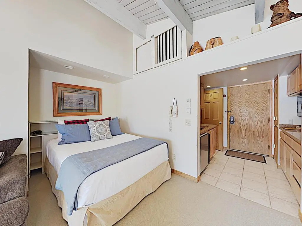 Timberline Condominium Studio Deluxe Unit 318