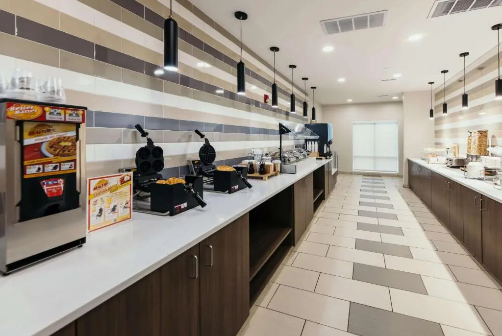 Howard Johnson by Wyndham Bole Plaza Chengwu
