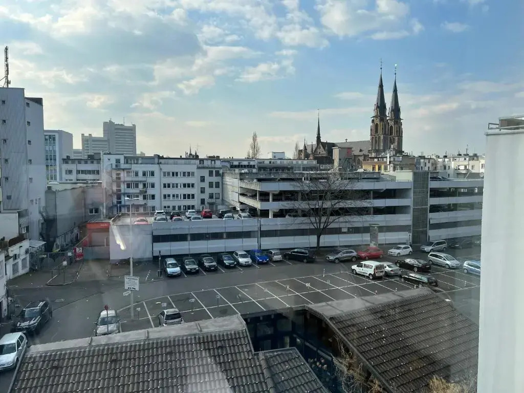 Hotel 83